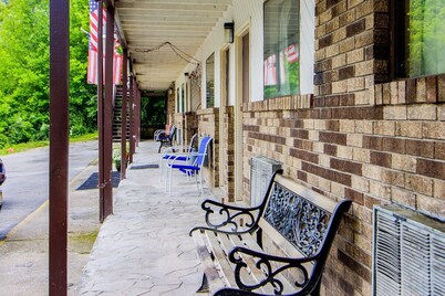 Chapmanville WV|King Bed