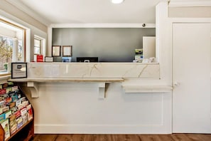 Lobby - Queen Bed | Non-Smoking (Ridgeland SC)