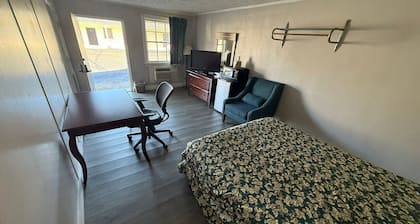 Single Bed|Smoking|Danville VA