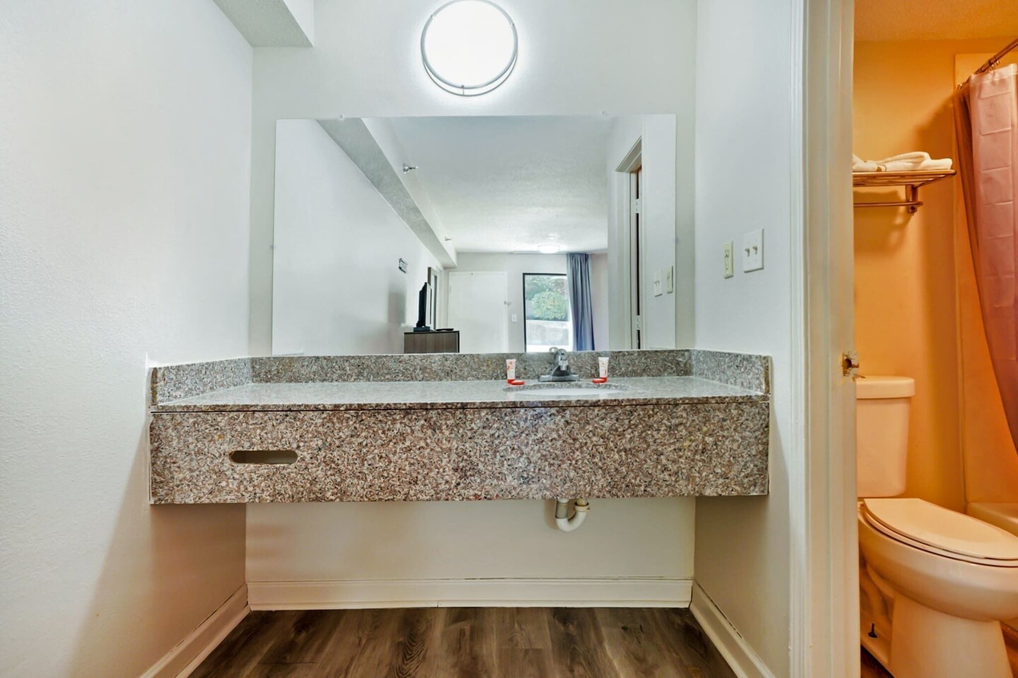 Shower, towels