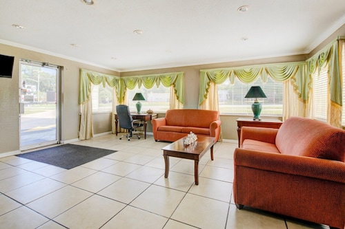Douglas GA | King Bed