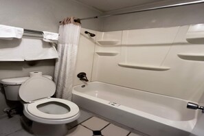 Bathroom - King Bed Non-Smoking (Dallas)