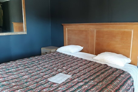 Room. Ms 6 Durant MS | King Bed