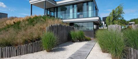 Villa | Exterior