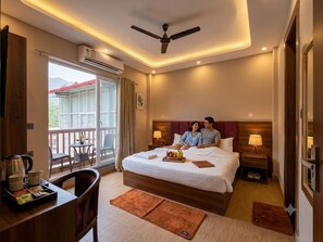 Habitación doble Deluxe, vista a la montaña | Escritorio, espacio para trabajar con laptop y wifi gratis 