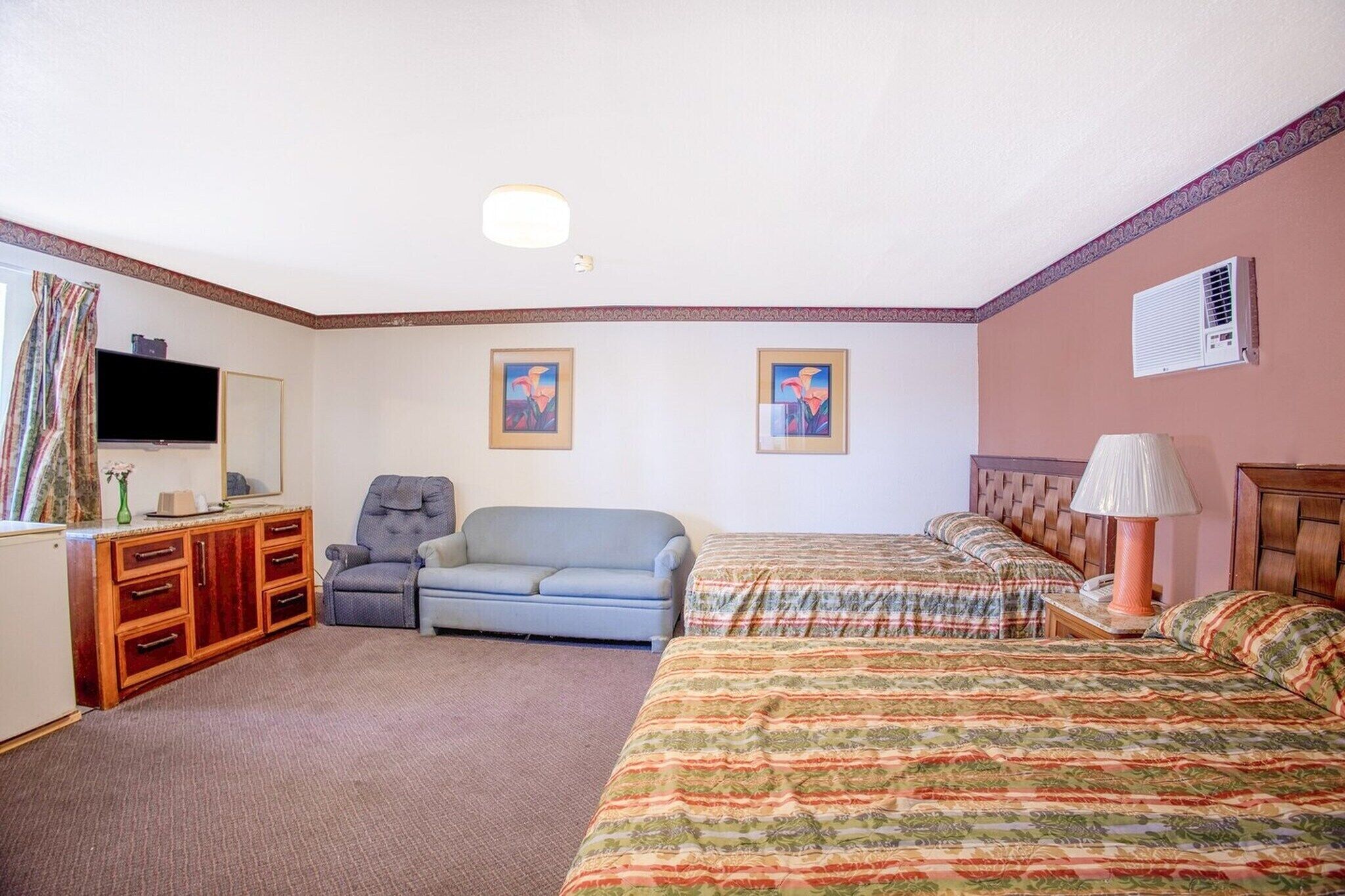 1 Queen Bed & 2 Twin Beds Non-smoking - El Paso, TX