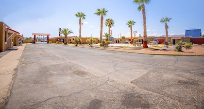 2 Queen Bed|Smoking|El Paso TX
