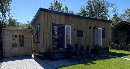 Beachside Chalet Near De Pluimpot for 4