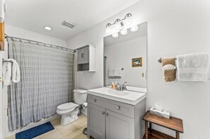 Shower, soap - Alpine Escape/3 minutes from Arrowheads CCR (Edwards)