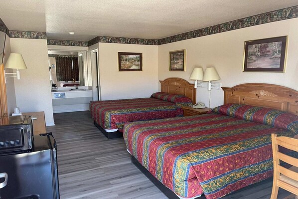 Room - 2 Queen Beds Non-Smoking (Mathis, TX)