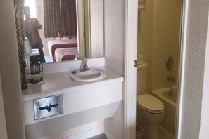 Bathroom - 2 Queen Beds Non-Smoking (Mathis, TX)