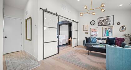 Modern Studio with Workspace and Kitchenette
