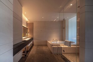 Suite superior, vistes al llac | Bany