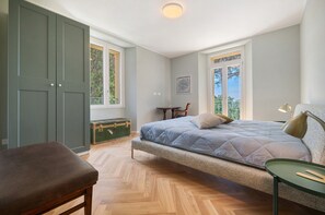 3 habitaciones, tabla de planchar con plancha, wifi y ropa de cama 