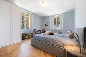 3 slaapkamers, een strijkplank/strijkijzer, wifi, beddengoed