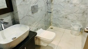 Bathroom - Hotel Rove Inn (Indore)