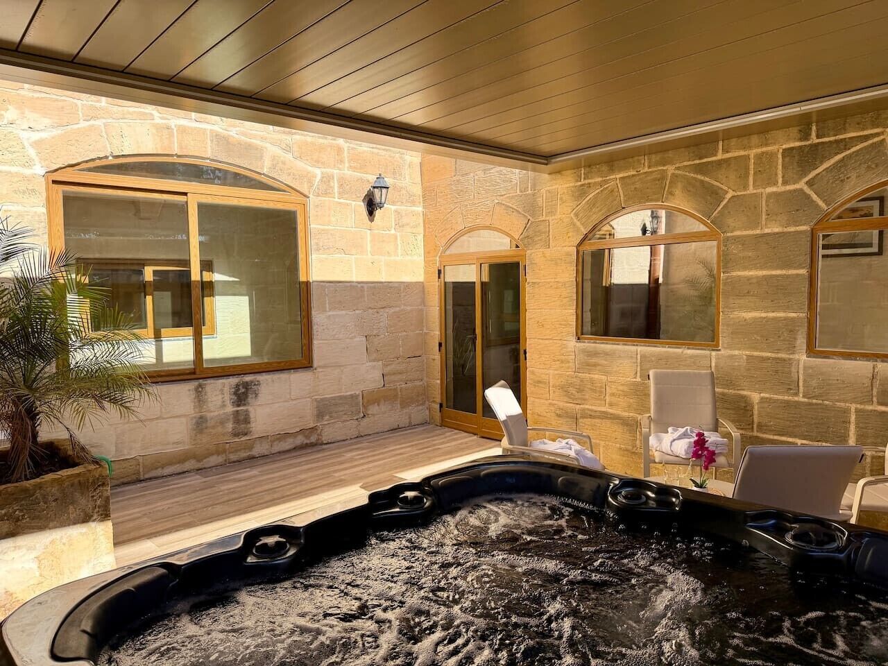 Indoor spa tub