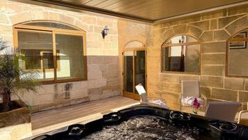 Indoor spa tub