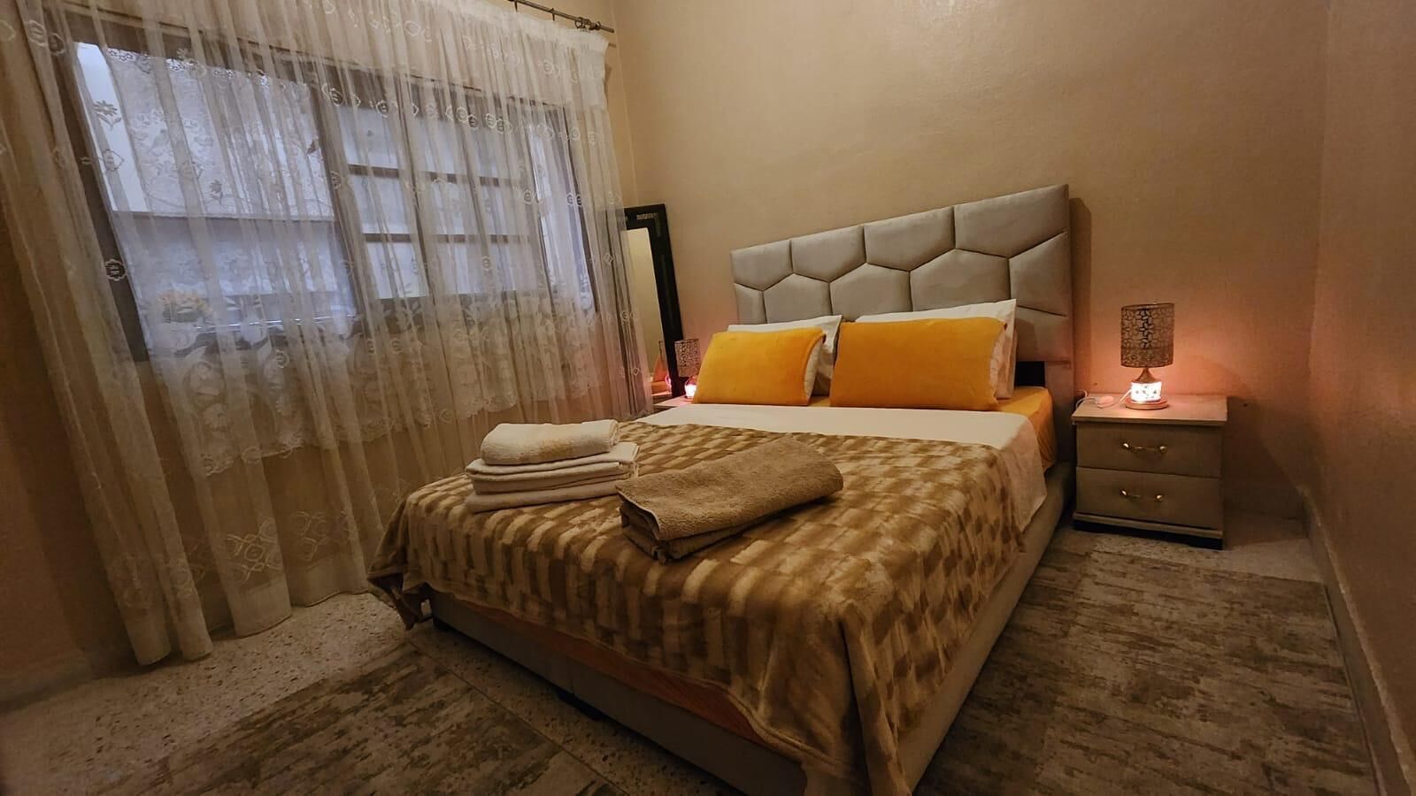 2 chambres, fer et planche à repasser, Wi-Fi, draps fournis