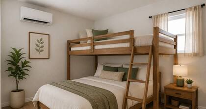 Spacious 2-bedroom coastal retreat. Near Surfside Beach and Fishing