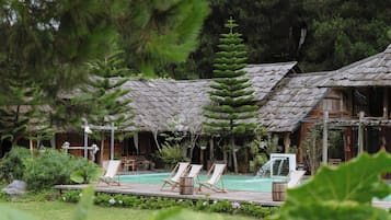 Deluxe-Doppelzimmer, Poolblick | Pool | Außenpool