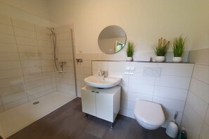 Bathroom - Forest Quarter No. 12 (Bad Arolsen - Wetterburg)
