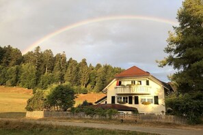 Exterior - Rose garden at the holiday home Carola (Hinterzarten)