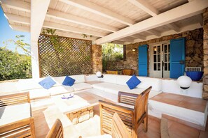 Terrace/patio - House with sea view terrace and beach with direct access 100 mt (Olbia)