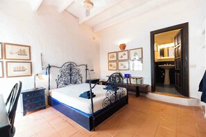4 bedrooms, iron/ironing board, free WiFi, bed sheets - House with sea view terrace and beach with direct access 100 mt (Olbia)