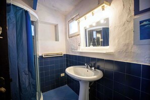 Dusche, Haartrockner, Bidet, Handtücher