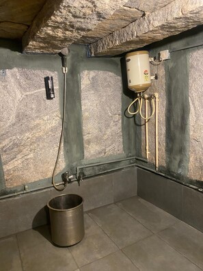 Exclusive Suite, Courtyard View | Bathroom | Shower, towels, soap, shampoo - Rayaara Bliss (Karnataka)