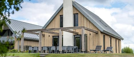 Villa | Exterior
