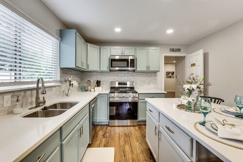 Private Yard w/ Grill & Fire Pit! Mansfield Escape