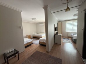Suite Confort | Escritorio, espacio para trabajar con laptop y wifi gratis