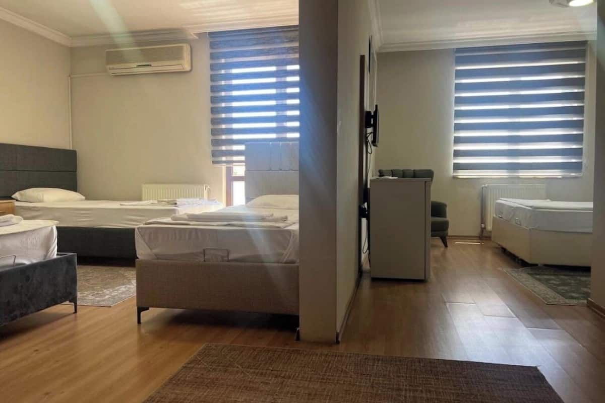 Suite Confort | Escritorio, espacio para trabajar con laptop y wifi gratis