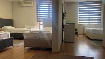 Comfort Suite | Desk, laptop workspace, free WiFi, bed sheets