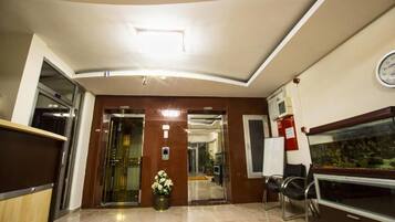 Standaard Twin kamer, uitzicht op de stad | Lobby
