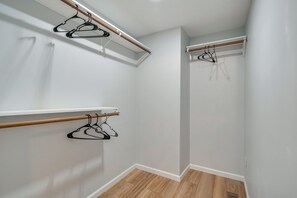 Interior - NEW Ranch Home By Duke Hospital & UNC Hospitals (Durham)