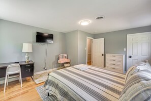 Room - 3 Mi to Dtwn: Spacious Warsaw Retreat w/ Huge Yard (Warsaw)