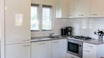 Microwave, stovetop, coffee/tea maker