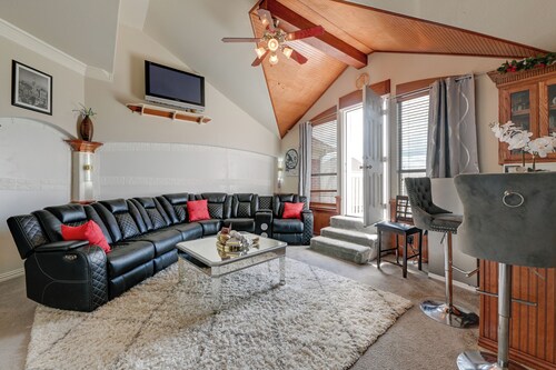 Grand Prairie Hub Near Lake & Med Center!