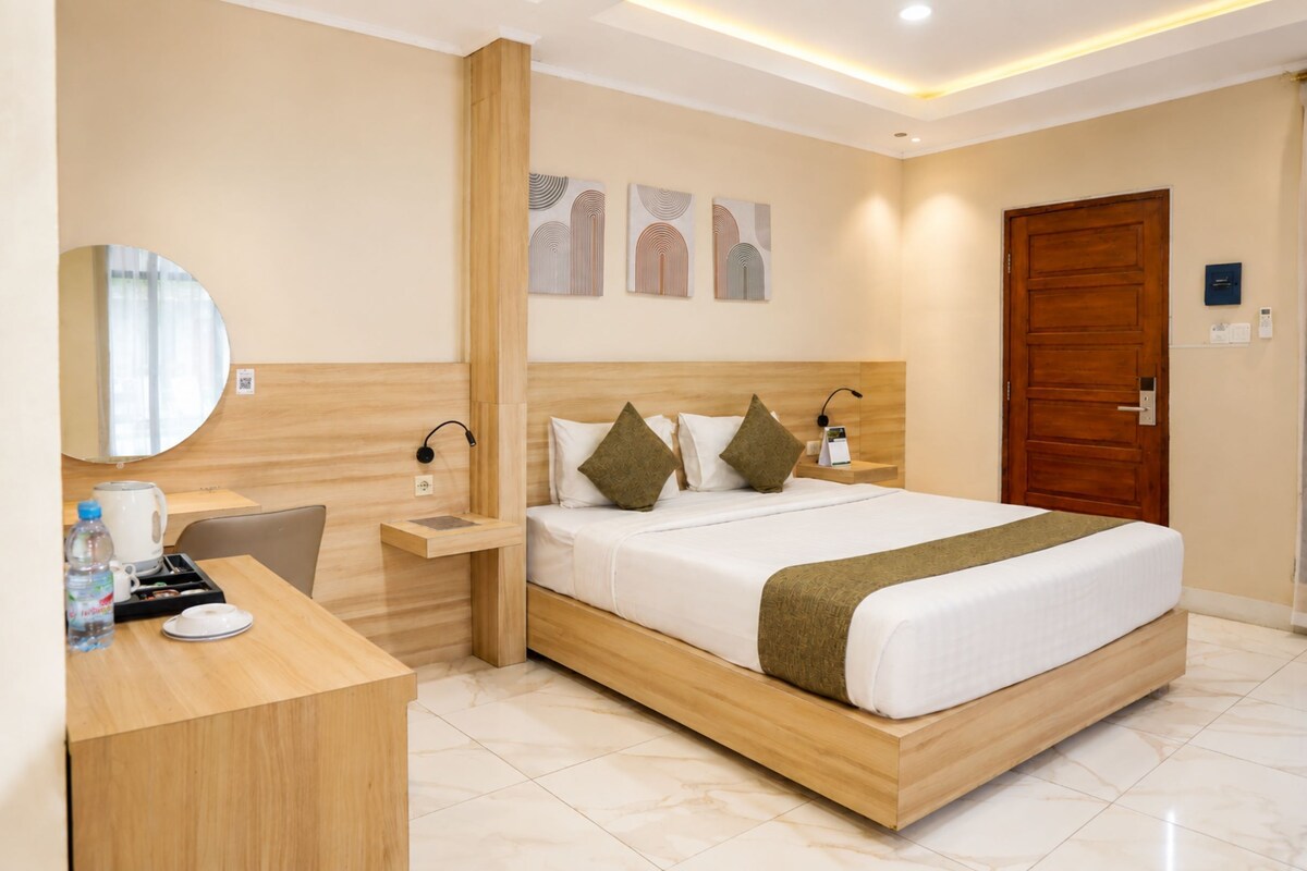 Deluxe Room | Blackout drapes, iron/ironing board (on request), WiFi (free)