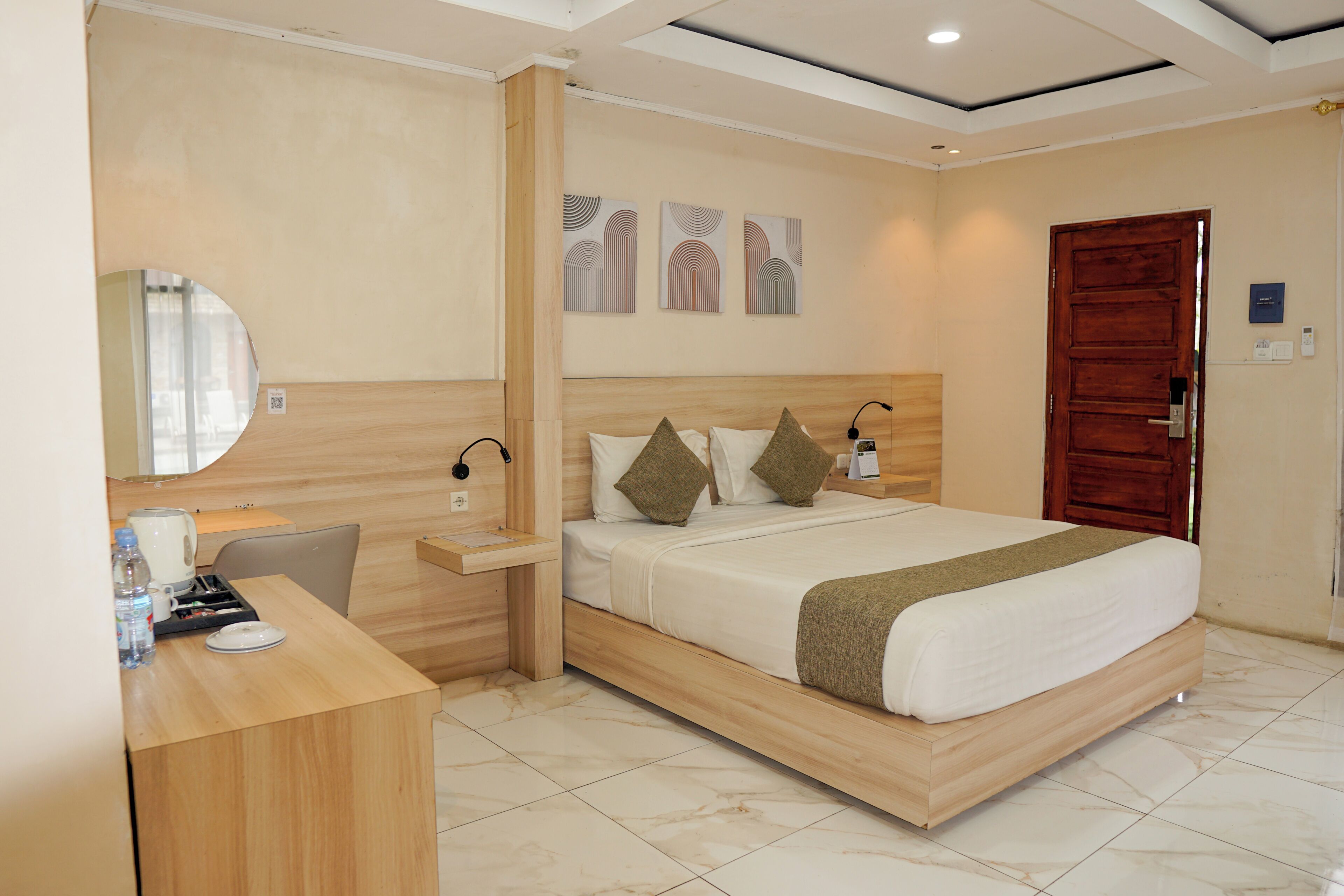 Deluxe Room | Desk, blackout curtains, iron/ironing board, free WiFi