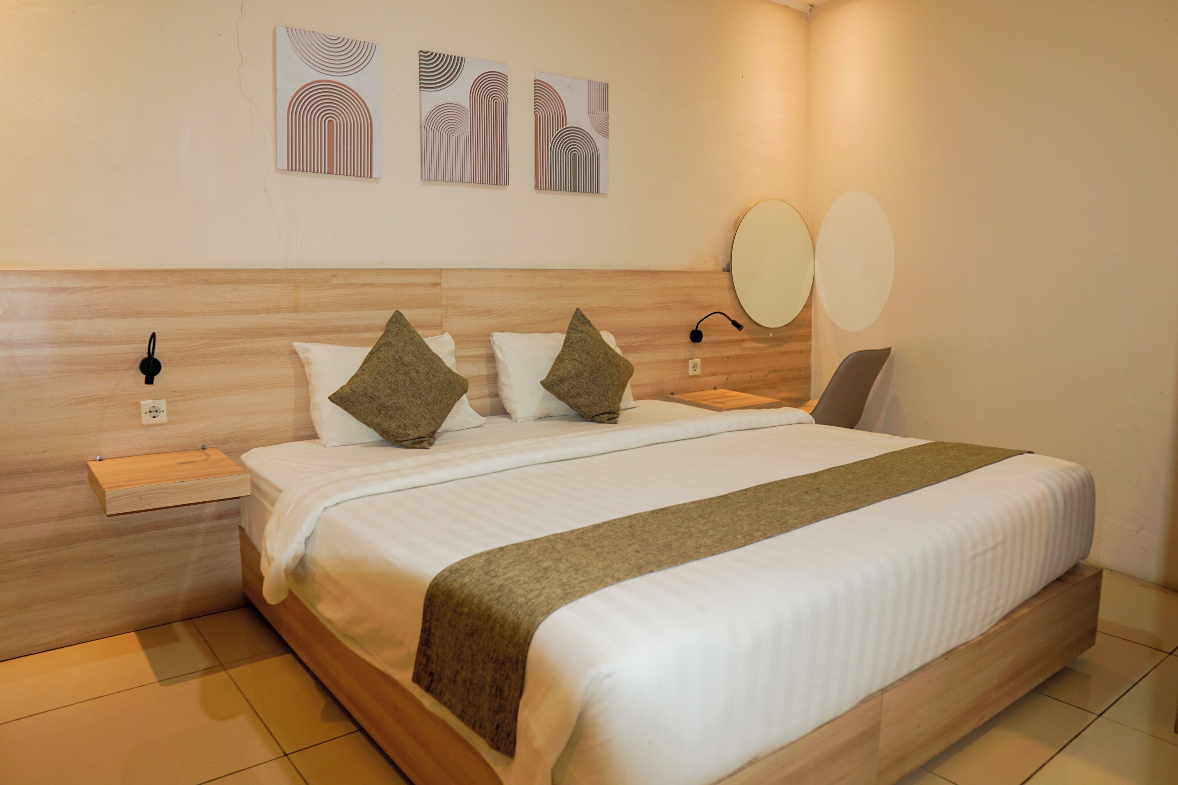 Family Room | Desk, iron/ironing board, free WiFi, bed sheets
