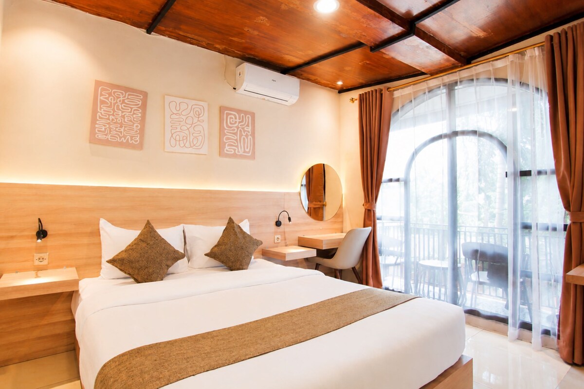 Family 3 Bedrooms Private Pool | Blackout drapes, iron/ironing board (on request), WiFi (free)