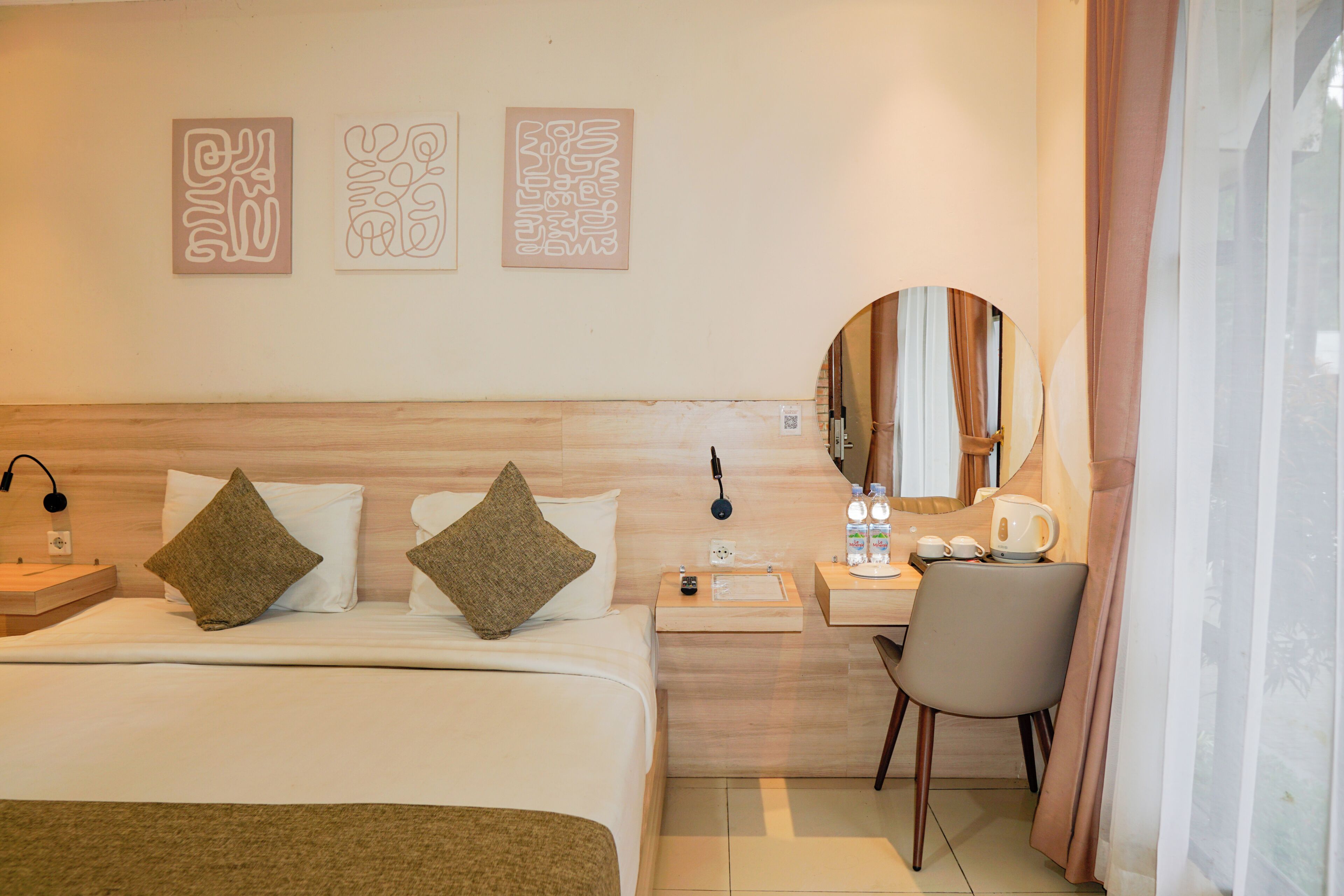 Superior Room | Desk, iron/ironing board, free WiFi, bed sheets