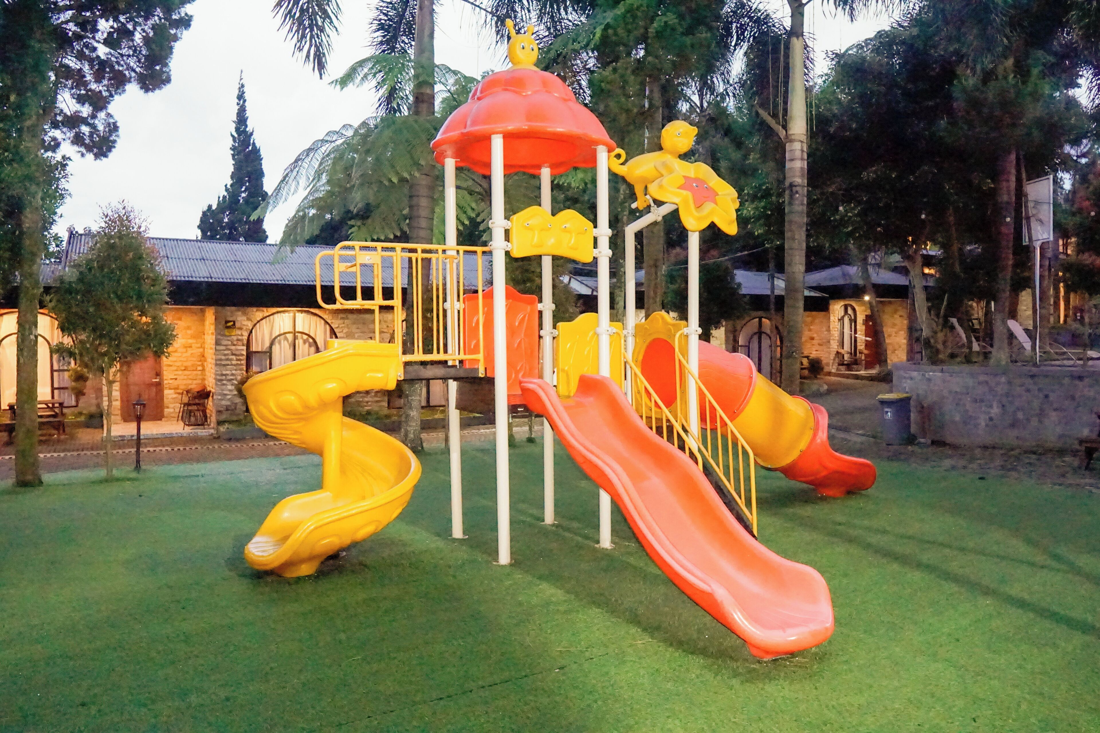Tempat bermain anak - outdoor