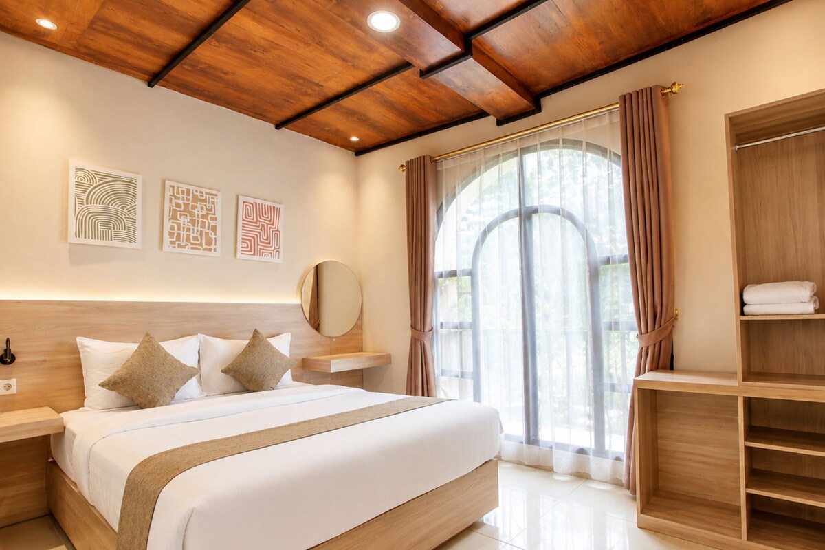 Family 5 Bedrooms | Blackout drapes, iron/ironing board (on request), WiFi (free)