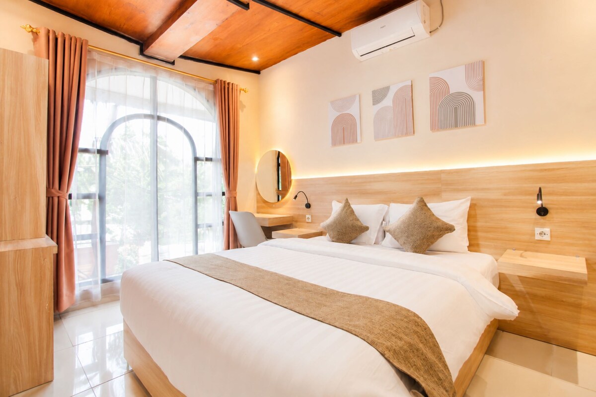 Family 4 Bedrooms | Blackout drapes, iron/ironing board (on request), WiFi (free)