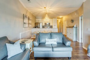 TV - Waterfront Condo w/ Views & Pool in Little River (Little River)